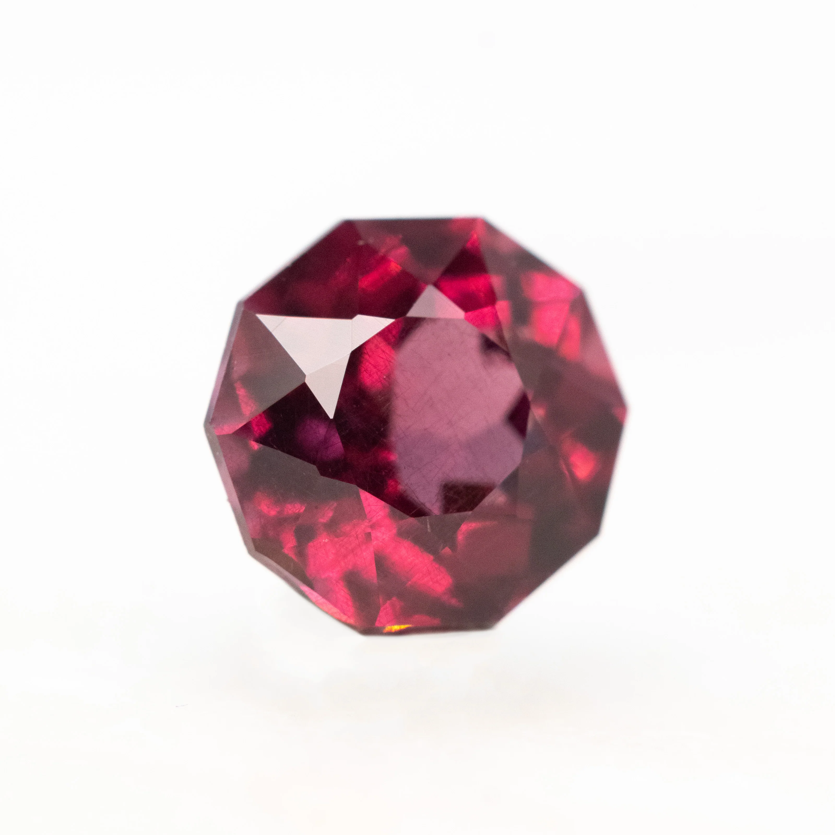 1.39 Carat Round Geometric Rhodolite Garnet for Custom Work - Inventory Code GRG139 - Image 4